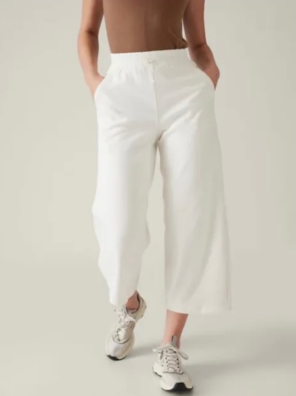 ATHLETA | NWT Triumph Hybrid Wide Leg Cropped Pant in Magnolia White, Size XL